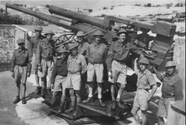 A WWII 3.7-inch Heavy Anti-Aircraft gun position at Windmill Hill, Gibraltar, pictured with its crew.

Four guns of this type were installed there on 3 July 1940. They remained in service until 1955 and were removed in 1956.

#gibraltar #wwii #ww2 #history #heritage

📸 Kenneth Busuttil