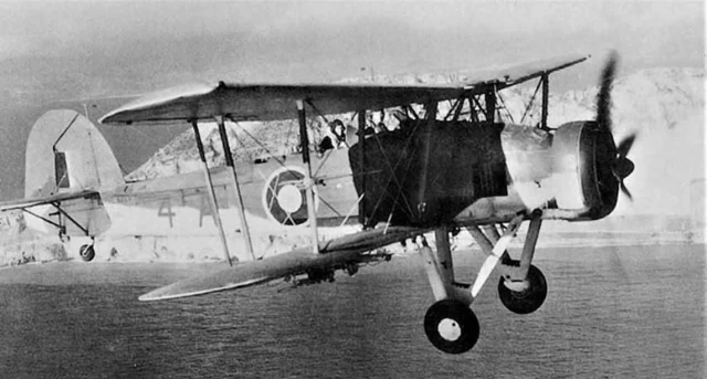 A Royal Navy Fleet Air Arm Fairey Swordfish from HMS Ark Royal, part of Force H, flying off the eastern side of the Rock in 1940.

#gibraltar #history #wwii #ww2 #heritage

📸 Kenneth Busuttil