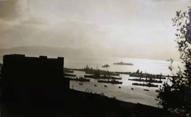 The combined Atlantic and Mediterranean Fleets of the Royal Navy silhouetted at dusk behind the Tower of Homage, Gibraltar, during the 1930s.

#gibraltar #wwii #ww2 #history #heritage

📸 Kenneth Busuttil