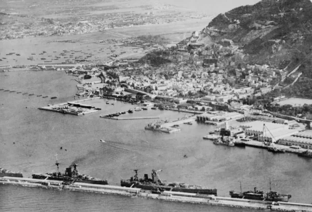 Aerial view of the town and harbour in the early 1930s. Berthed at the South Mole in the foreground is a Royal Navy Nelson-class battleship.

#gibraltar #history #wwii #ww2 #heritage

📸 Kenneth Busuttil