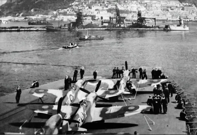 The light aircraft carrier HMS Colossus arriving at Gibraltar in March 1945, with a detachment of Supermarine Seafires on board.

In the immediate background is the North, or Commercial, Mole, with its heaps of coal and transporter cranes.

#gibraltar #history #wwii #ww2 #heritage

📸 Kenneth Busuttil