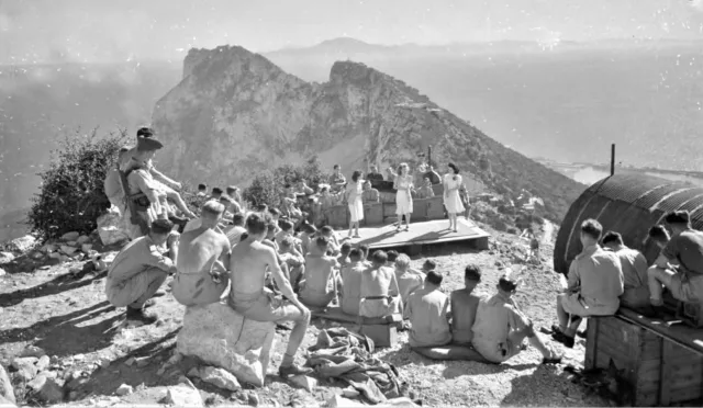 ENSA (Entertainments National Service Association) entertainers put on a show for troops stationed in the Rock Gun area in 1943, high above Gibraltar at the top of the Rock.

The photograph, looking south, captures a lighter moment amid the realities of wartime life on the Rock.

#gibraltar #history #wwii #ww2 #heritage

📸 Kenneth Busuttil