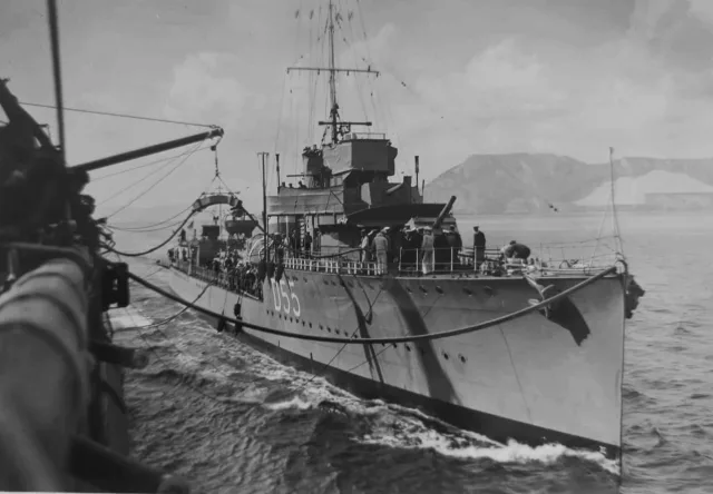 HMS Vesper (D55), a veteran V-class destroyer of the First World War, pictured replenishing at sea from the Queen Elizabeth-class battleship HMS Malaya, east of the Rock of Gibraltar, during the early stages of the Second World War.

The photograph is believed to date from between December 1939 and March 1940, a period during which records indicate that HMS Malaya was a regular visitor to Gibraltar while engaged in convoy escort duties.

Recommissioned in September 1939 following the outbreak of hostilities with Germany, HMS Vesper was deployed on anti-submarine patrols in the English Channel and convoy escort duties in the South-Western Approaches to the Atlantic.

#gibraltar #history #wwii #ww2 #heritage

📸 Kenneth Busuttil